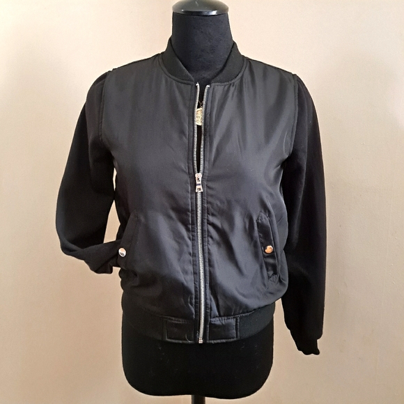 Forever 21 Jackets & Blazers - Forever 21 Black Bomber Jacket